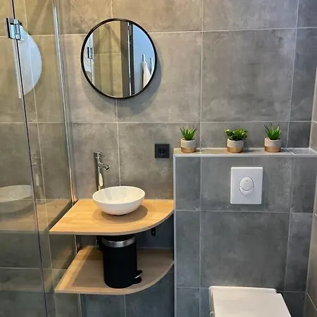 Apartment 41 Nh *